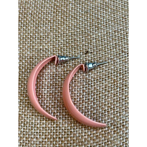 Vintage Pink Crescent Hoop Earrings Retro 1980s Style Lightweight Resin Silver-T - Picture 7 of 8